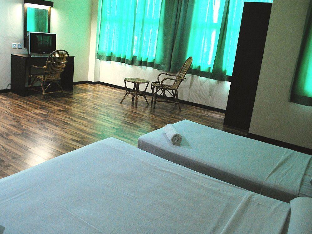1 Baron Motel Kuah Exterior photo